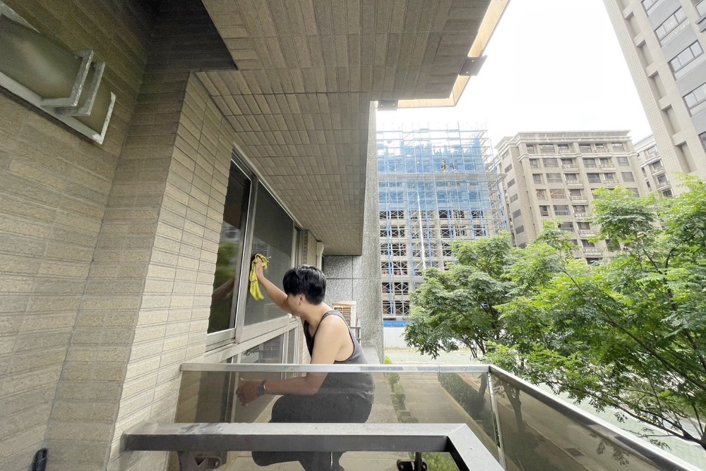 ▲杜俊廷在友人引薦下接觸房仲工作，從此投入產業，一邊累積專業，一邊為自己與客戶尋找高CP值物件。(圖/業者提供)