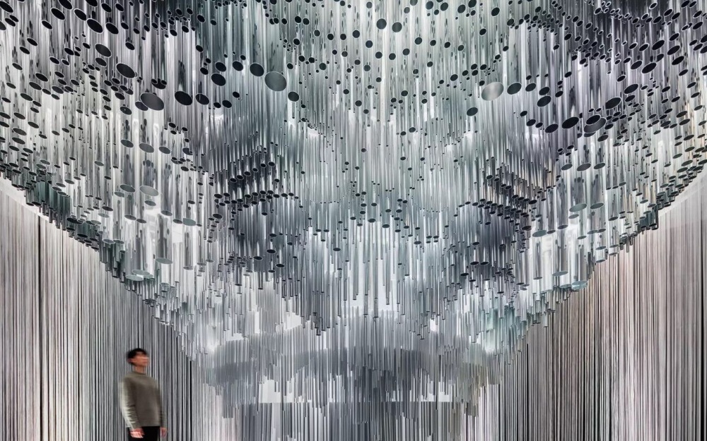 ▲與國際運算大師Michael Hansmeyer 在東京森美術館(Mori Art Museum)展出。(圖/業者提供)