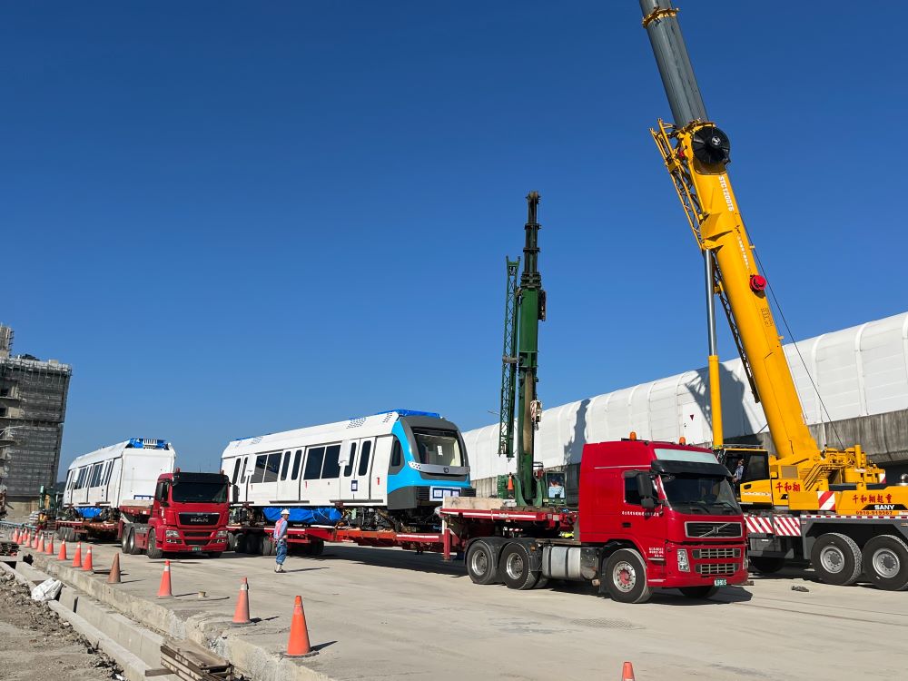 完工倒數衝刺 捷運三鶯線列車全數報到 3 《圖說》三鶯線列車運抵三峽機廠。〈捷運局提供〉