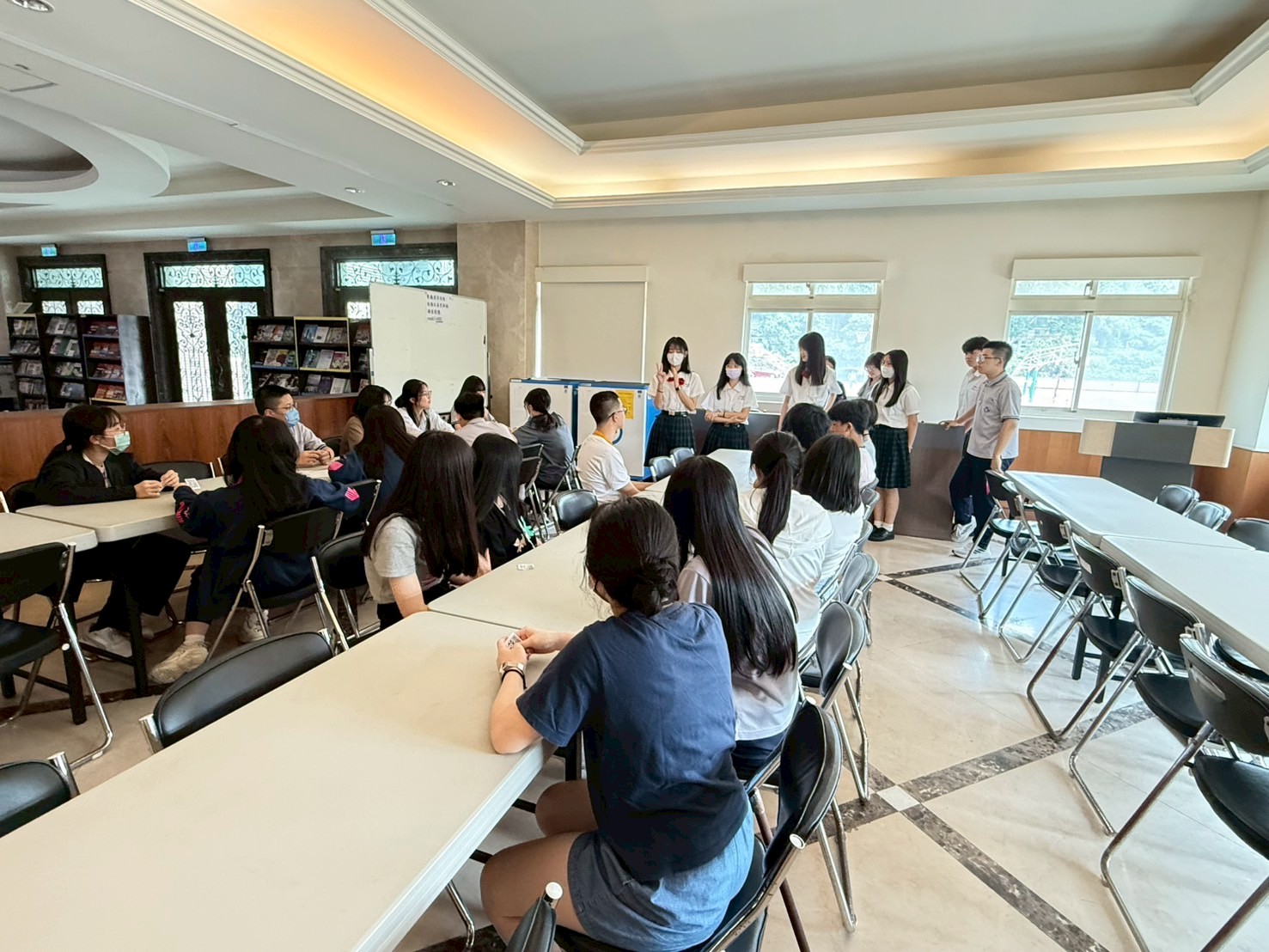 二信高中圖書館小太陽成長社114新鮮人報到 4 LINE ALBUM 1140819%E6%96%B0%E8%A1%80%E5%8A%A0%E5%85%A5 250819 3