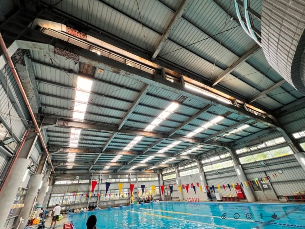 萬芳高中游泳館漏水鏽蝕嚴重 王欣儀籲教育局速訂修繕期程 確保校園安全 2 MEITU 20250821 094812424