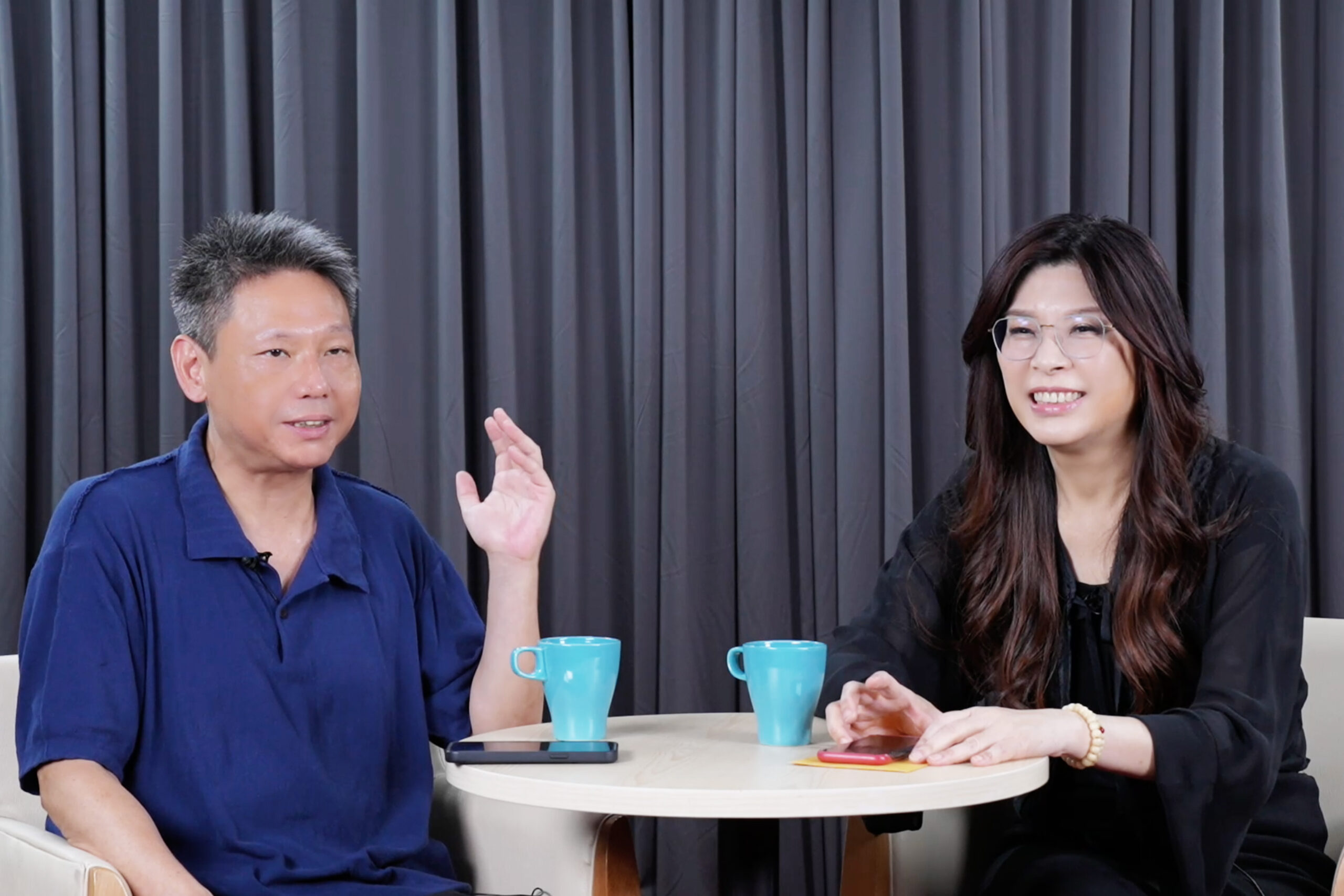 鄭麗文（右）在謝寒冰（左）節目表示，相信台灣可以創造和平奇蹟。圖/記者陳思豪攝