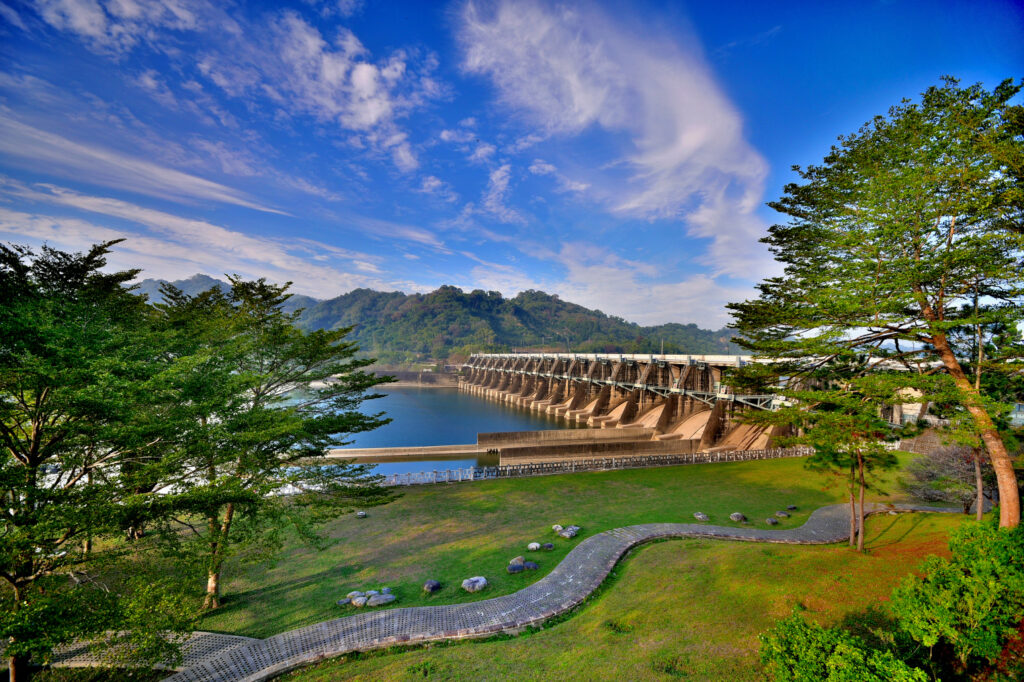 %E9%9B%84%E5%81%89%E7%9A%84 %E7%9F%B3%E5%B2%A1%E6%B0%B4%E5%A3%A9 %E4%B8%8D%E5%83%85%E6%98%AF%E5%8F%B0%E4%B8%AD%E9%87%8D%E8%A6%81%E6%B0%B4%E6%BA%90%E5%9C%B0 %E6%9B%B4%E6%98%AF%E6%A5%B5%E4%BD%B3%E8%B3%9E%E9%B3%A5%E5%8B%9D%E5%9C%B0 0