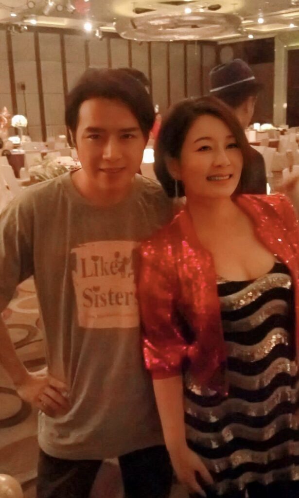〈辣妹駕到〉竟原本寫給「她」張秀卿一句話攔胡成代表作驚!張秀卿一句「你怎麼在這」真情力挺助廖偉志東山再起 5 %E4%B8%8B%E5%8D%884.12 2025 8 25%E7%9A%84%E5%BD%B1%E5%83%8F 2