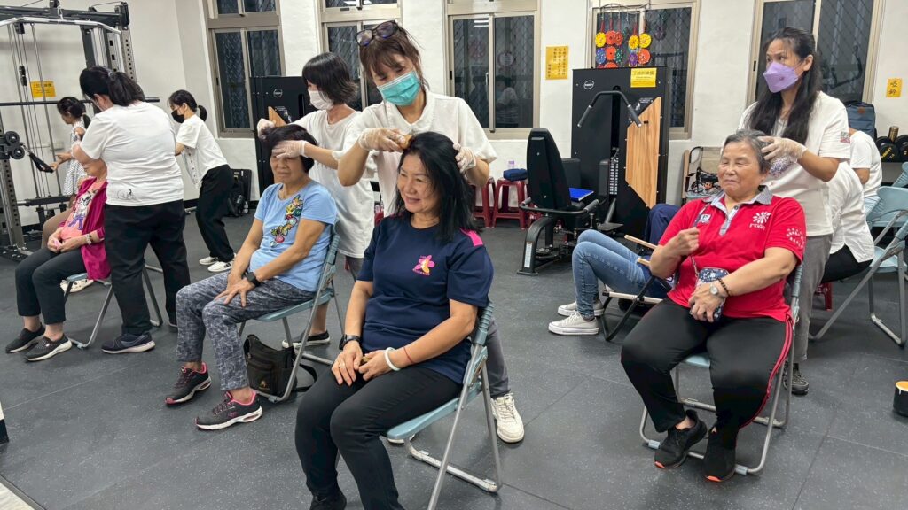 %E9%80%99%E8%A3%A1%E5%85%B1%E5%A5%BD%E5%8D%94%E6%9C%83%E5%88%B0%E9%B6%AF%E6%AD%8C%E6%B0%B8%E6%98%8C%E7%A4%BE%E5%8D%80%E7%82%BA%E9%95%B7%E8%BC%A9%E6%9C%8D%E5%8B%99%E3%80%8C%E7%89%9B%E8%A7%92%E9%AC%86%E7%AD%8B%E3%80%8D%E7%B4%93%E5%A3%93%E9%A0%AD%E9%83%A8%E7%AD%89%E7%B6%93%E7%B5%A1