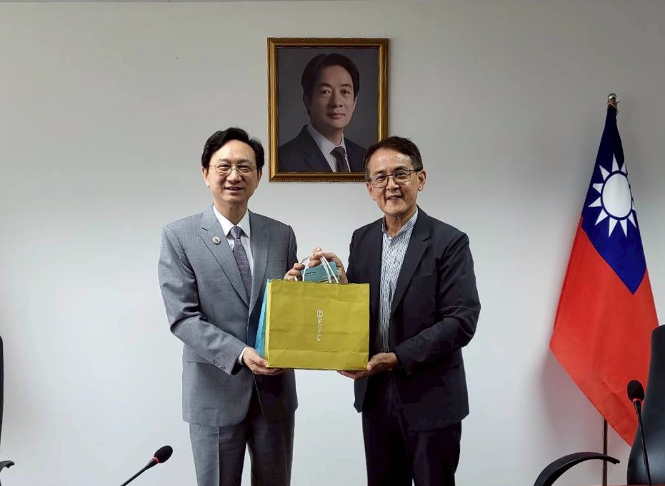 %E9%A7%90%E6%98%9F%E4%BB%A3%E8%A1%A8%E7%AB%A5%E6%8C%AF%E6%BA%90%E8%88%87%E5%8C%97%E5%B8%82%E5%AE%A2%E5%A7%94%E6%9C%83%E4%B8%BB%E5%A7%94%E5%90%B3%E6%96%87%E5%BE%B7%E6%9C%83%E6%99%A4%EF%BC%8C%E4%BA%A4%E6%B5%81%E5%AE%A2%E5%AE%B6%E6%96%87%E5%8C%96%E4%B8%A6%E6%8E%A8%E5%8B%95%E8%87%BA%E6%98%9F%E5%90%88%E4%BD%9C