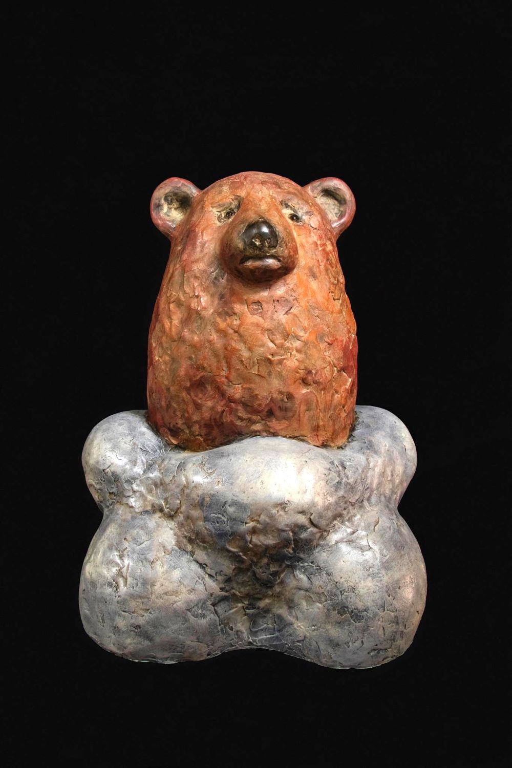 類別多元 《2025用手去看見世界》新北435藝文特區開展 3 《圖說》《2025用手去看見世界》日本藝術家夏愛華作品《熊的寓言》。〈文化局提供〉