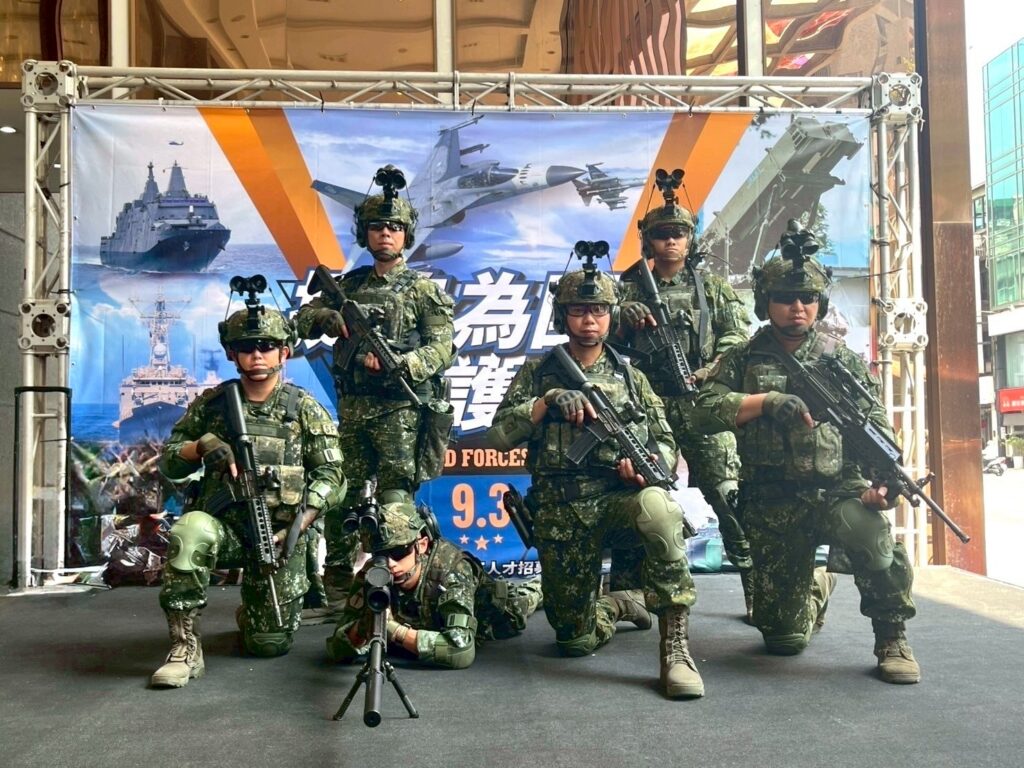 榮耀九三,向國軍致敬!新竹大遠百攜手國軍舉辦軍事闖關活動 2 114083111
