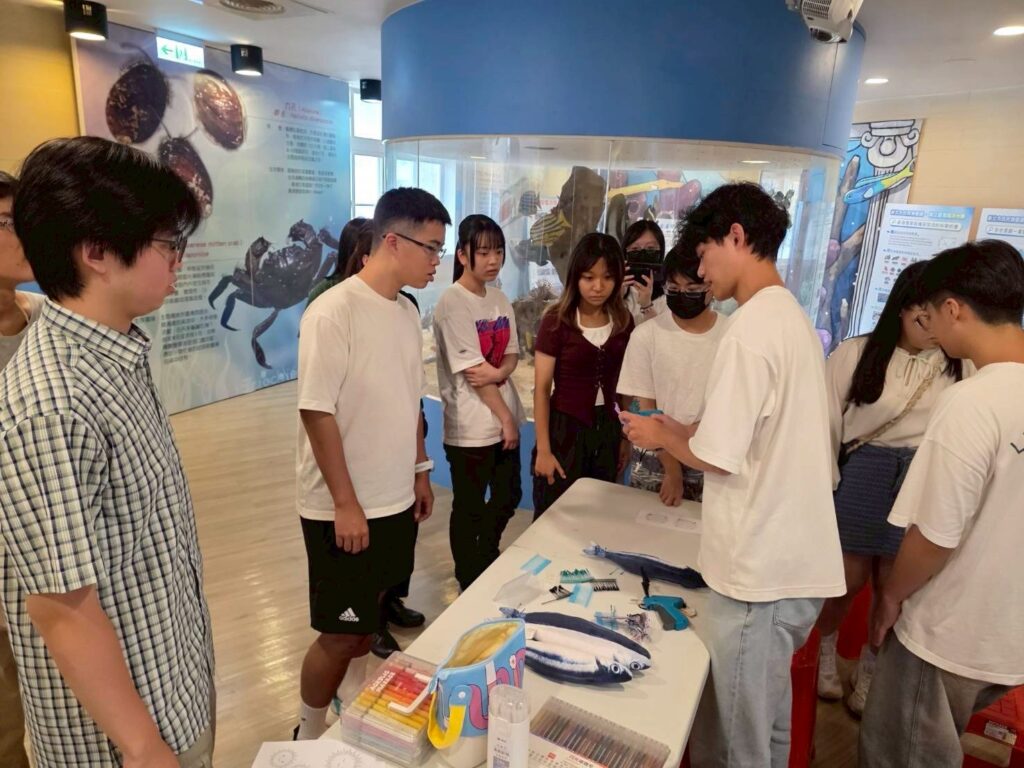 %E5%AD%B8%E5%93%A1%E8%97%89%E7%94%B1%E5%AF%A6%E9%9A%9B%E6%93%8D%E4%BD%9C%E8%88%87%E8%A7%80%E5%AF%9F%EF%BC%8C%E4%BA%86%E8%A7%A3%E6%B5%B7%E6%B4%8B%E8%B3%87%E6%BA%90%E5%BE%A9%E8%82%B2%E7%9A%84%E5%A5%A7%E5%A6%99