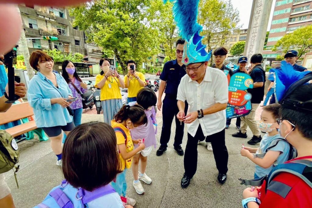 基警陪 童 迎開學 全面強化交通及校園安全 14 %E4%BA%8C 3