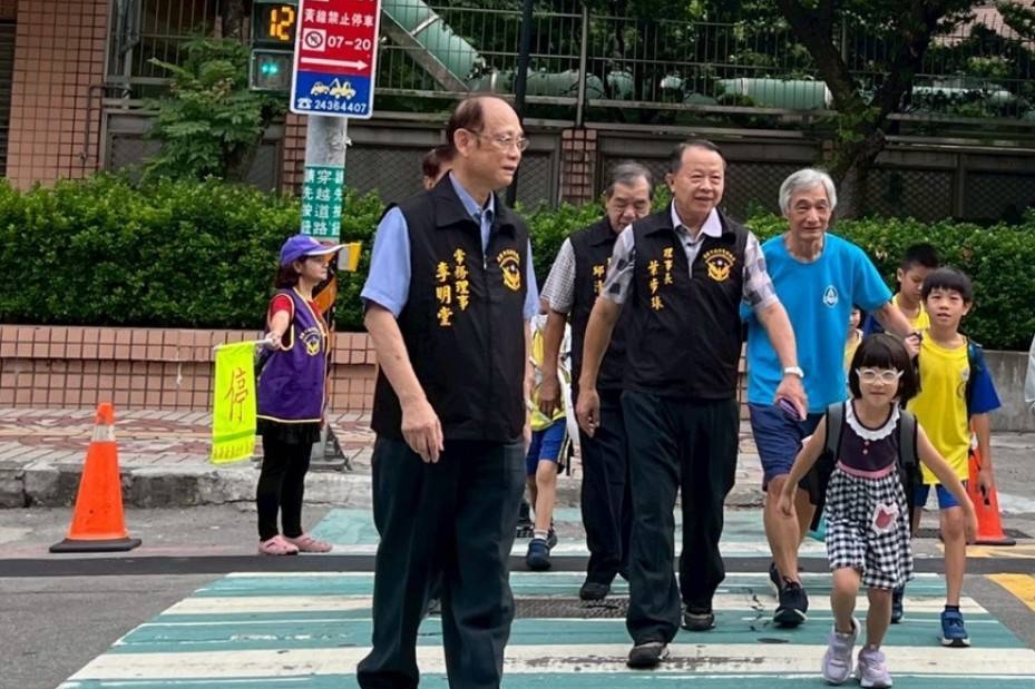 基警陪 童 迎開學 全面強化交通及校園安全 17 %E4%BA%94