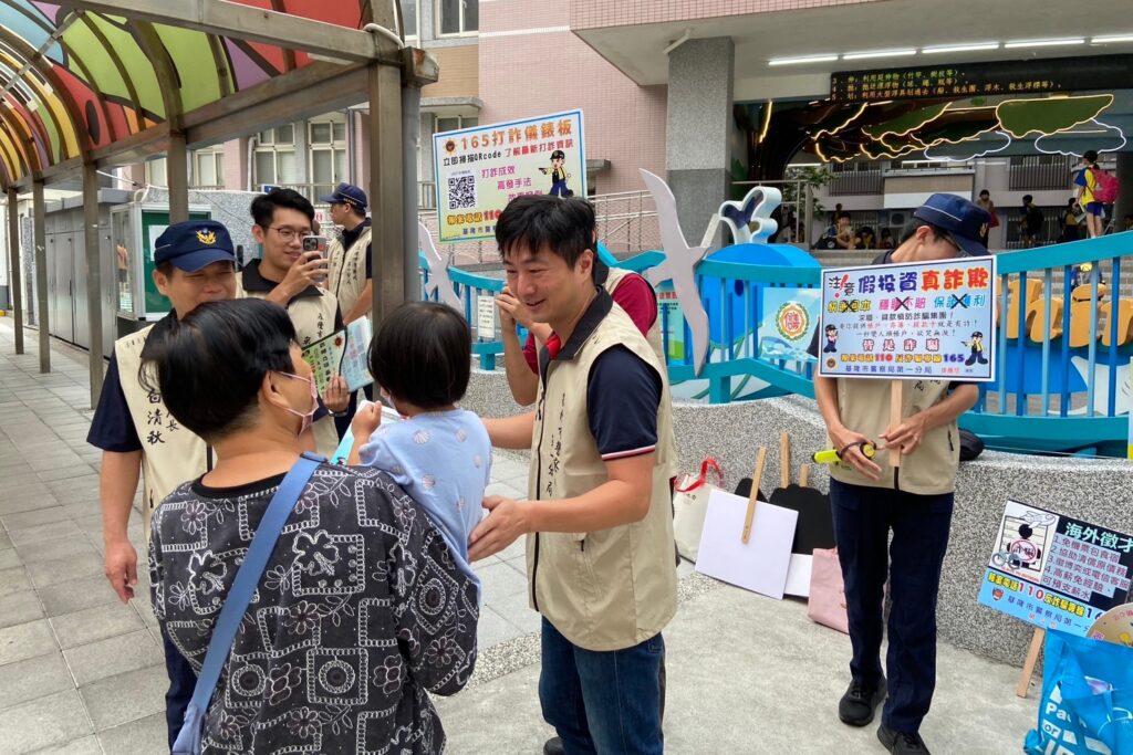 預防犯罪宣導團守護校園 基一警護童兼反詐好用心 2 MEITU 20250901 133938622