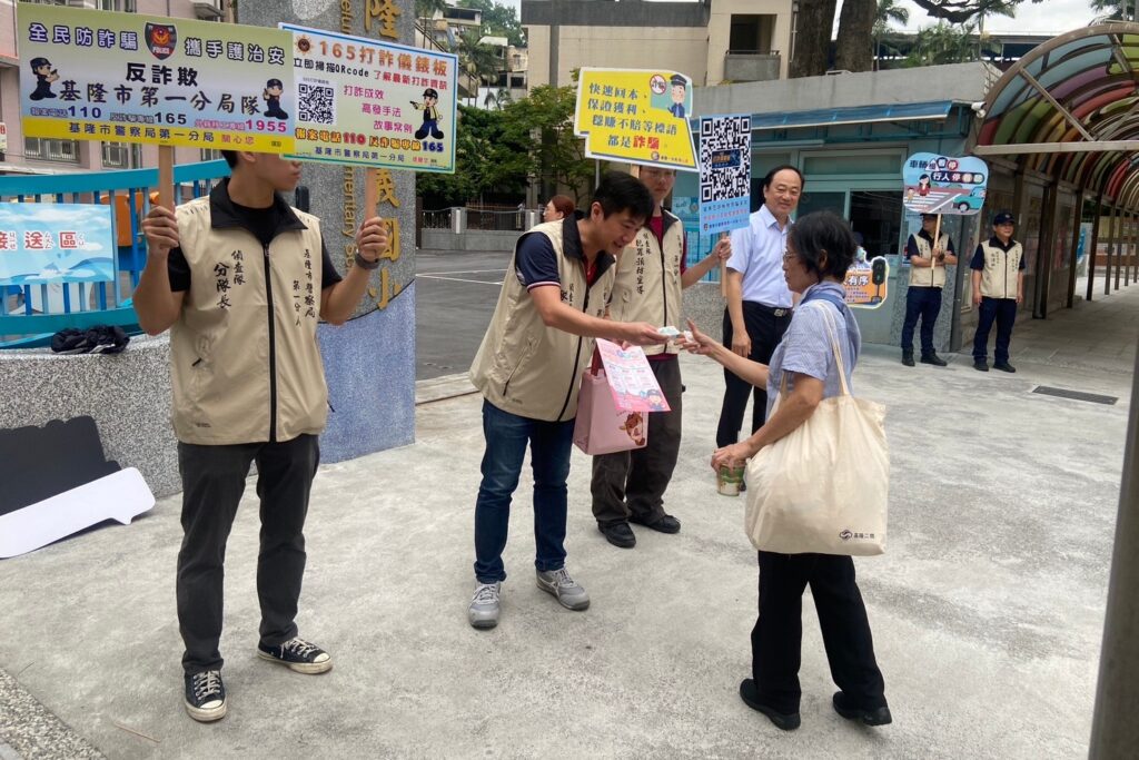 預防犯罪宣導團守護校園 基一警護童兼反詐好用心 3 MEITU 20250901 133957168