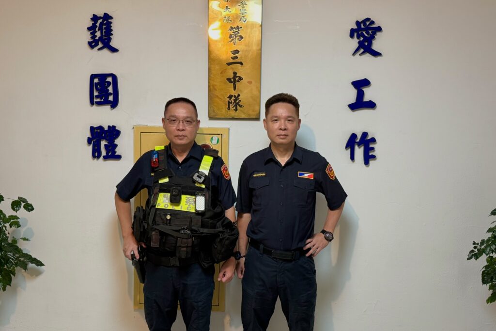 即時救援 北市雙胞胎警化身救護員 路檢點急救中暑男子 1 MEITU 20250902 101412354