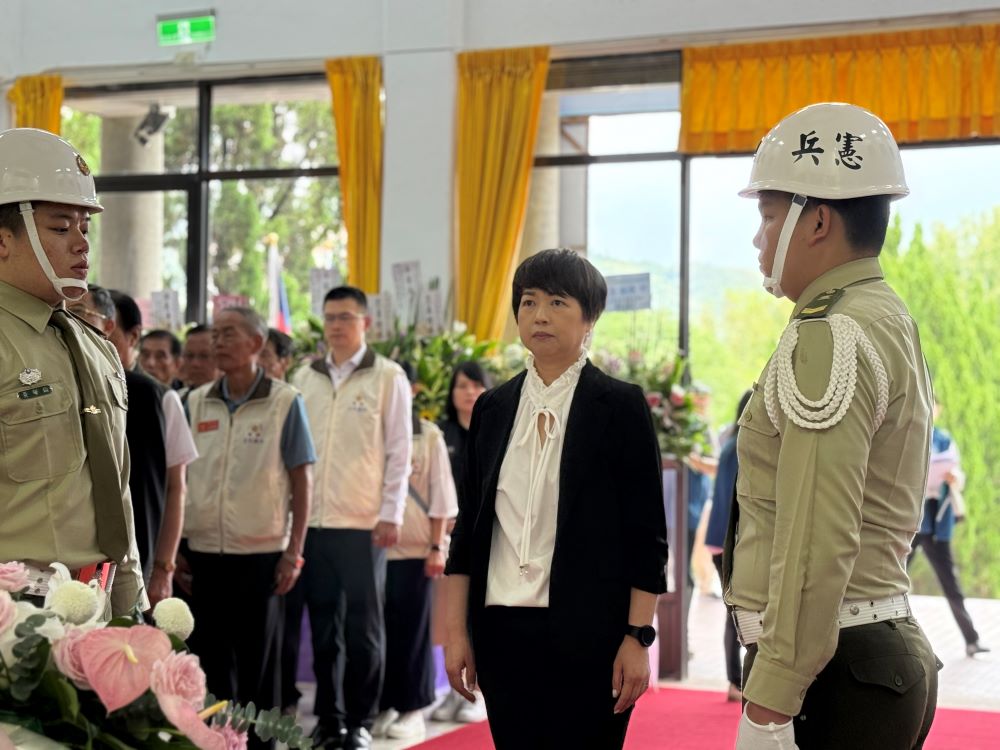 《圖說》同日上午，樹林軍人忠靈祠同步舉辦秋祭典禮，由新北市副秘書長龔雅雯擔任主祭官。〈民政局提供〉