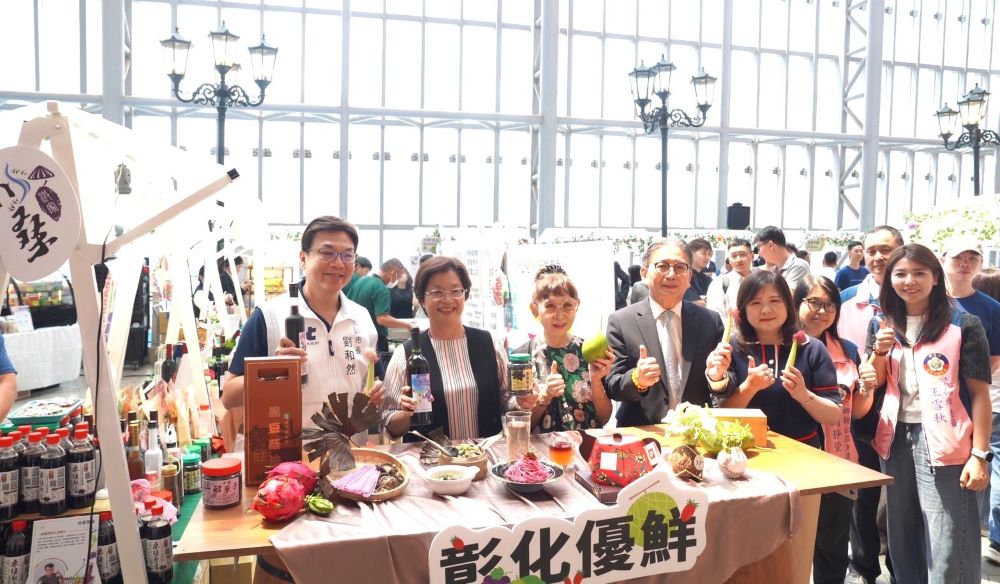 新北助推全台農產 彰化優鮮即起展售 2 《圖說》新北市府、彰化縣府與遠東百貨合作推廣彰化優質農特產品。〈農業局提供〉