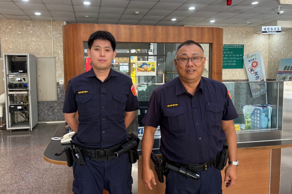老翁騎車自摔失去呼吸心跳  瑞芳員警緊急CPR救回一命 1 MEITU 20250907 092149453