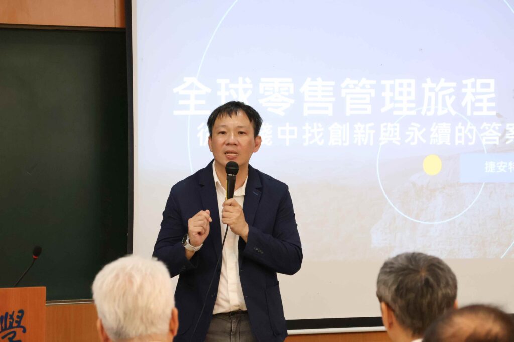 東海大學打造「知識訂閱制」 邁入雙學位雙智慧時代 3 %E5%9C%96%E8%AA%AA%E4%B8%89%EF%BC%8C%E9%81%A0%E8%A6%8B%E9%9B%9C%E8%AA%8C%E5%89%AF%E7%A4%BE%E9%95%B7%E5%BC%B7%E8%AA%BF%E7%82%BA%E8%87%AA%E5%B7%B1%E5%A2%9E%E8%83%BD%E7%9A%84%E9%87%8D%E8%A6%81%E6%80%A7%EF%BC%8C%E5%AD%B8%E7%BF%92%E5%A6%82%E5%90%8C%E6%8C%81%E7%BA%8C%E8%A8%82%E9%96%B1%E4%B8%80%E6%A8%A3%E4%B8%8D%E5%8F%AF%E4%BB%A5%E4%B8%AD%E6%96%B7%E3%80%82