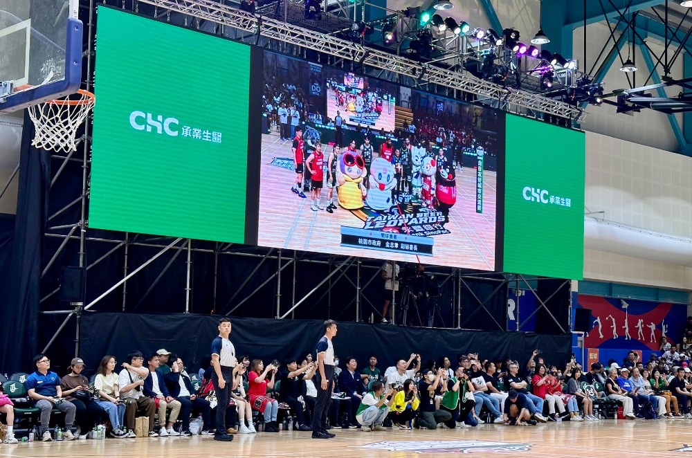 ▲豹哥與熊本熊登場，揭開台日交流序幕。(圖/承業生醫提供)