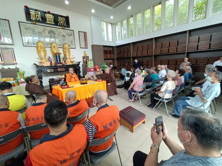 《圖說》板橋榮家舉辦中元祭祀超渡亡靈法會。〈板橋榮家提供〉