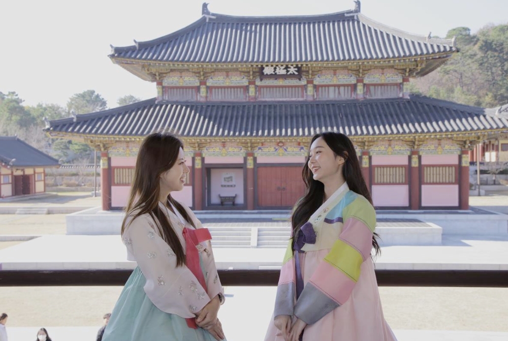 ▲金海加耶主題公園(四季花園、塗鴉秀GAYA王國)內有韓服體驗(含服裝+頭飾).椪糖拿鐵創意體驗DIY. 新塗鴉秀NEW PAINTERS。(圖/茂昌旅行社提供)