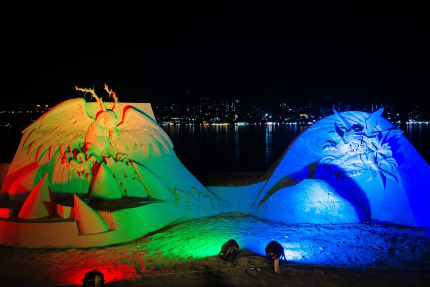 中秋烤肉 新北河濱10/4-6增6處臨時場區 1 《圖說》八里城市沙雕展夜間點燈光雕藝術裝置。〈高灘處提供〉