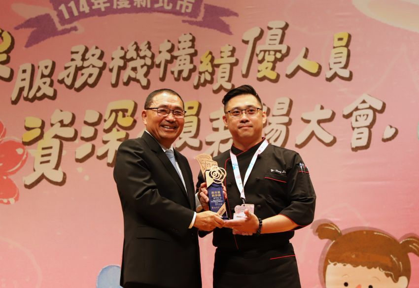 《圖說》景新附幼林育豐廚工曾是義大利餐廳的主廚，將餐飲業管理經驗帶入校園。〈教育局提供〉