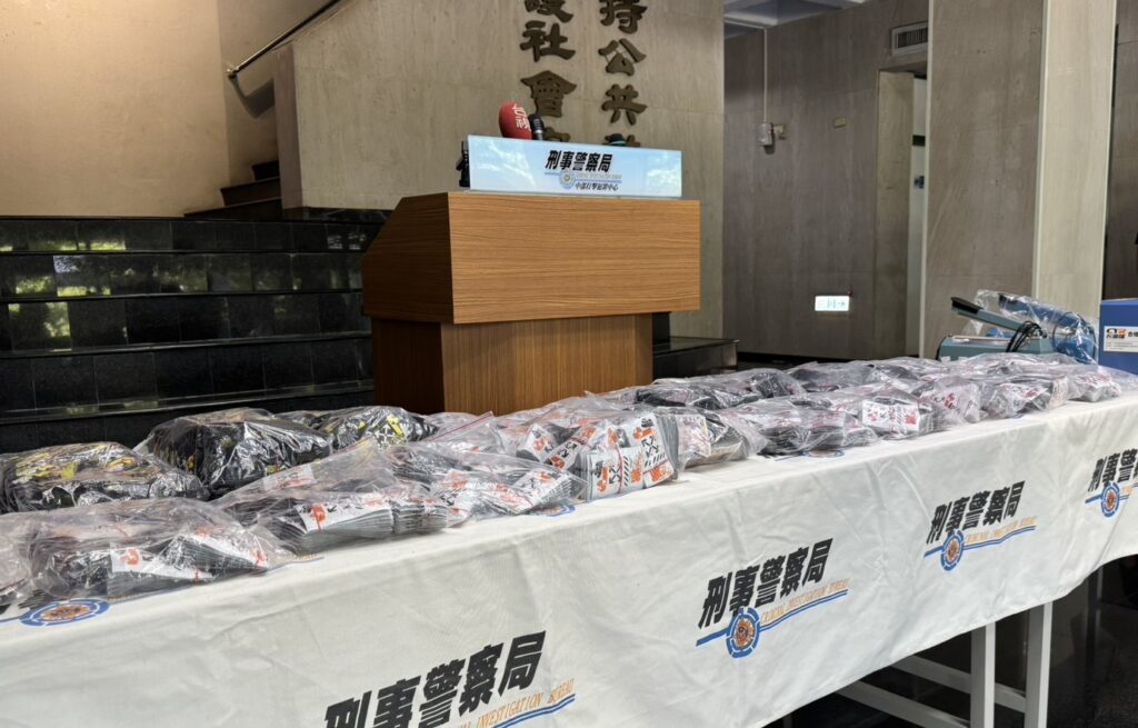 二男子三合院製造分裝          警方查抄二千餘包毒品