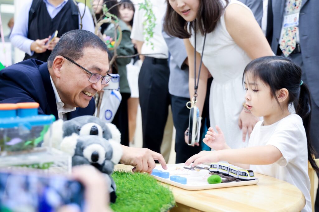 新北捷員工子女非營利幼兒園暨安環捷運分隊啟用 侯友宜:打造幸福安全的宜居城 4 %E7%92%B0%E7%8B%80%E7%B7%9A%E5%8D%97%E6%A9%9F%E5%BB%A0%E5%85%A7%E8%A8%AD%E7%AB%8B%E9%9D%9E%E7%87%9F%E5%88%A9%E5%B9%BC%E5%85%92%E5%9C%92%EF%BC%8C%E6%8F%90%E4%BE%9B%E5%93%A1%E5%B7%A5%E5%8F%8A%E5%B8%82%E6%B0%91%E6%9B%B4%E5%AE%8C%E5%96%84%E7%9A%84%E6%95%99%E8%82%B2%E6%89%98%E8%82%B2%E8%B3%87%E6%BA%90