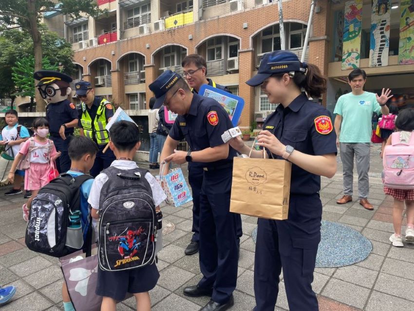 交通安全大家一起來  海山警籲「慢看停」、「保持距離」