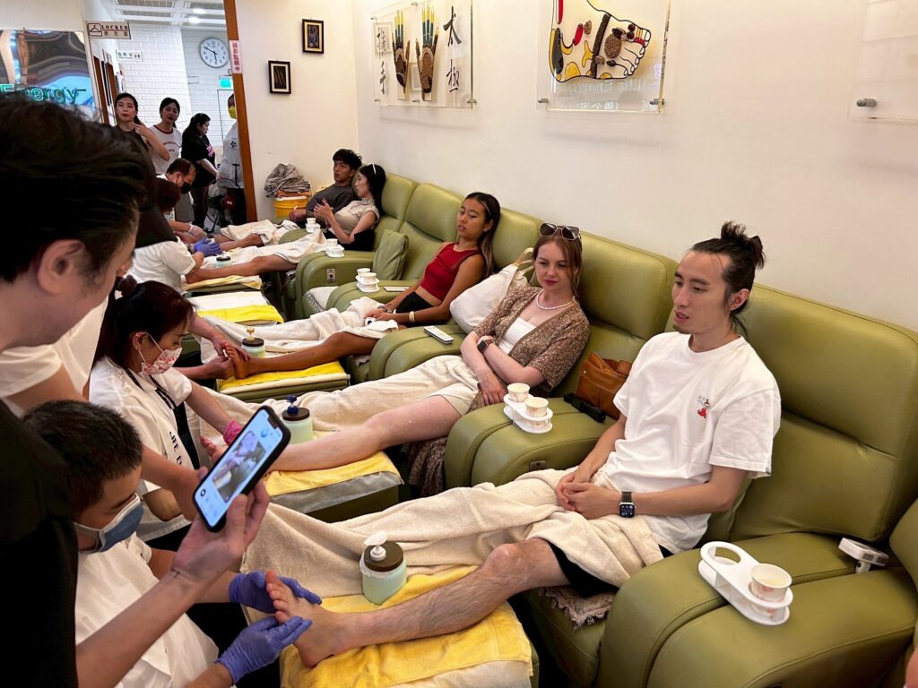 「AI 智能足體養生服務掀熱潮」觀光客慕名湧入活泉足體養生館 2 S 197992645 0