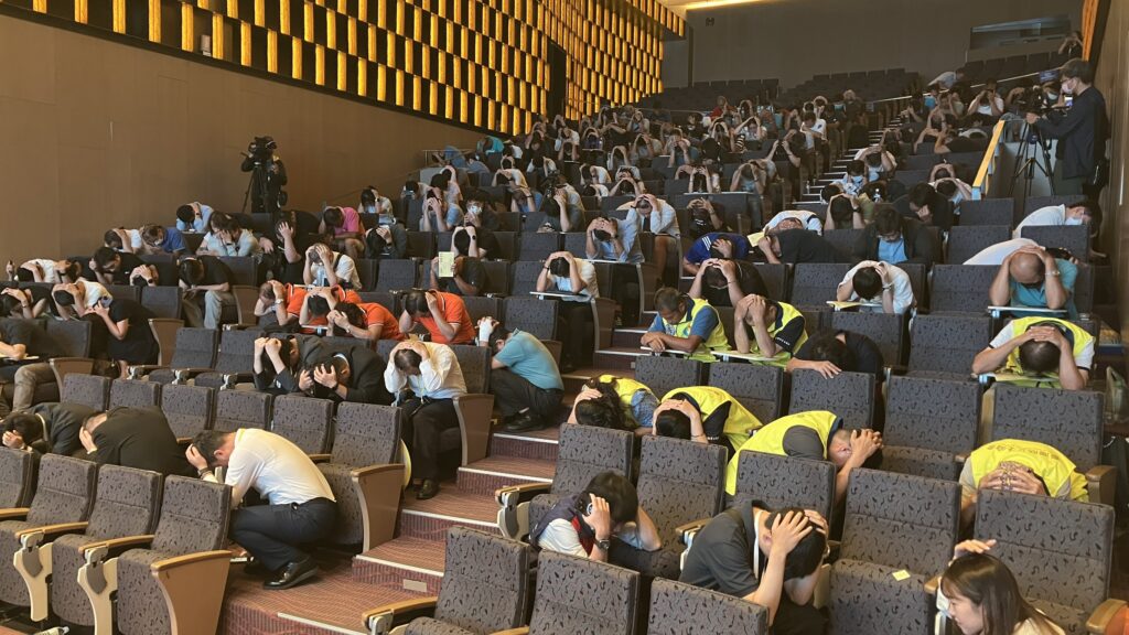 2025台日企業防災論壇 十家企業與中市府簽署合作備忘錄 2 %E9%98%B2%E7%81%BD%E8%AB%96%E5%A3%87%E6%94%B6%E5%88%B0%E5%9C%B0%E9%9C%87%E9%80%9F%E5%A0%B1%E6%B8%AC%E8%A9%A6 %E9%80%B2%E8%A1%8C%E9%81%BF%E9%9B%A3%E6%8E%A9%E8%AD%B7%E6%BC%94%E7%B7%B4 0