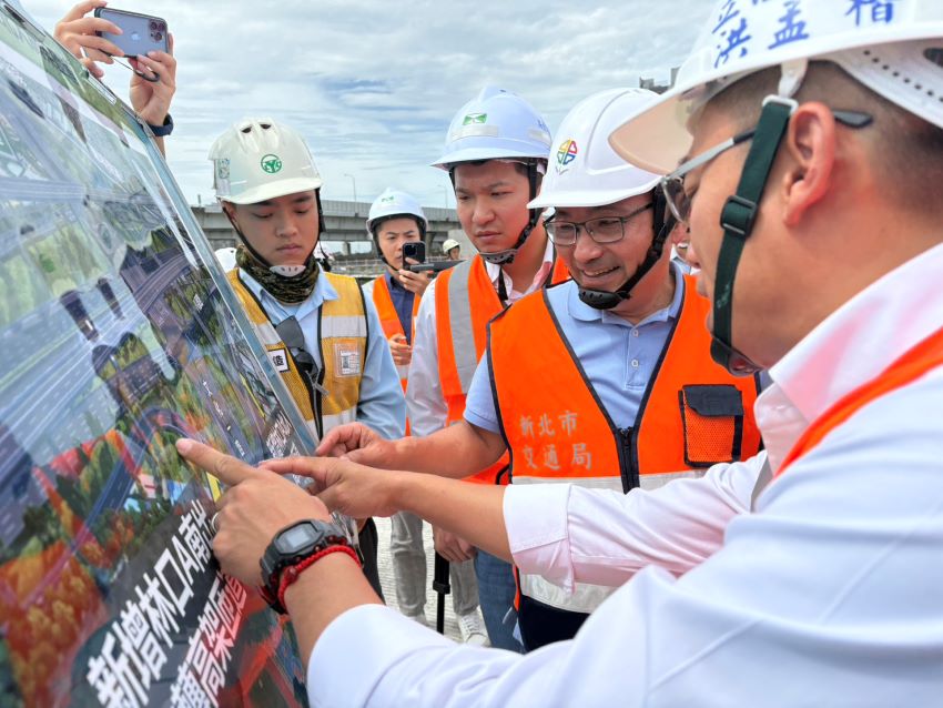 侯友宜視察國道1號林口交流道南出北入匝道改善工程 1 《圖說》侯友宜市長今日視察「國道1號林口交流道南出北入匝道改善工程」。〈交通局提供〉
