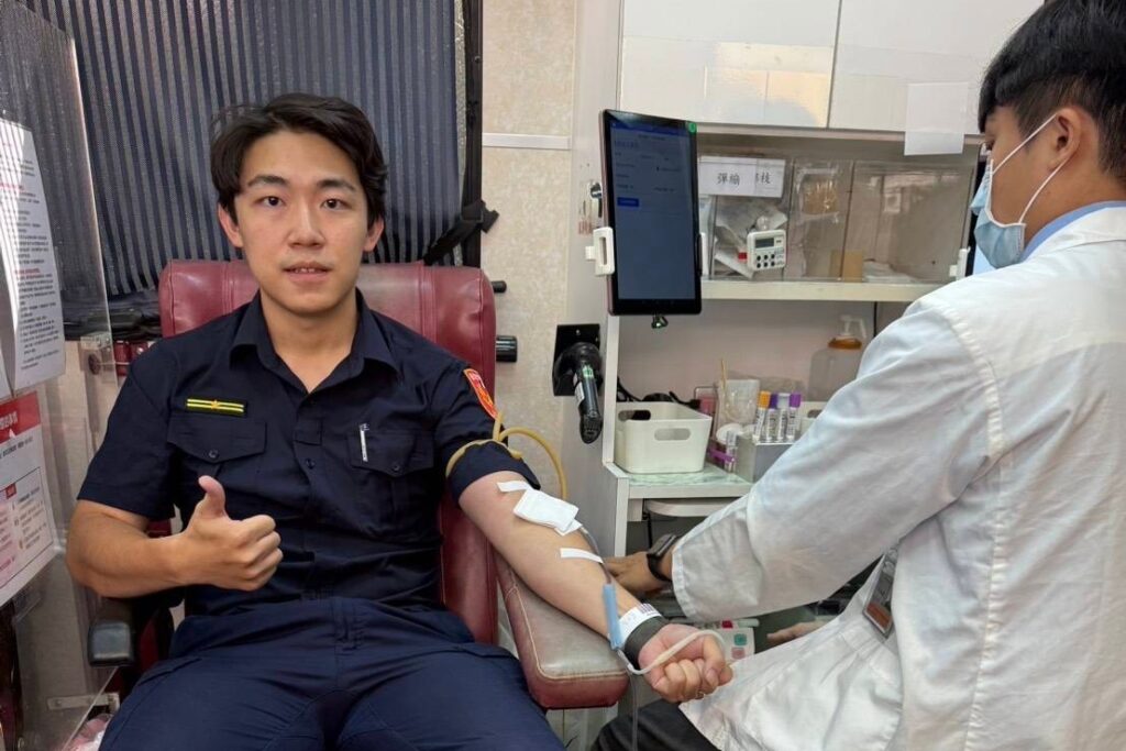捐血一袋救人一命 警民挽袖防範詐欺 4 MEITU 20250920 123112388