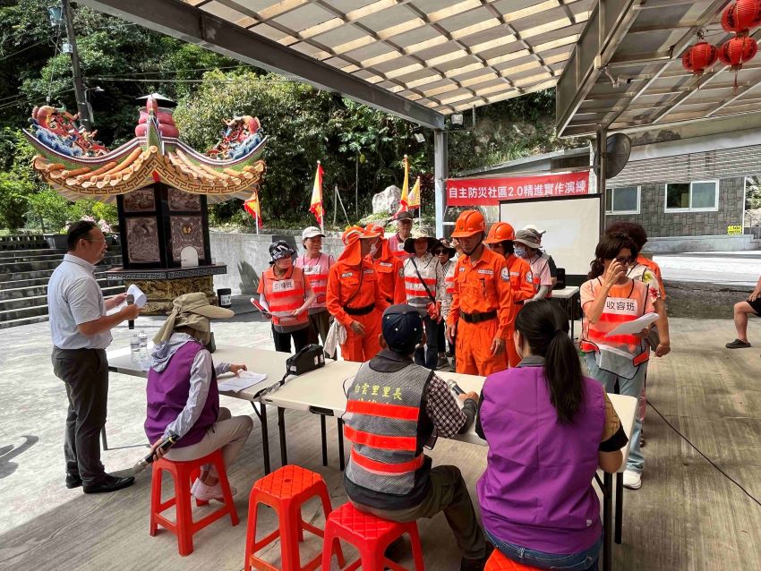 國家防災日 新北白雲里土石流自主實作演練 2 《圖說》新北農業局配合國家防災日,於汐止區白雲里推動土石流自主防災實作演練。〈農業局提供〉