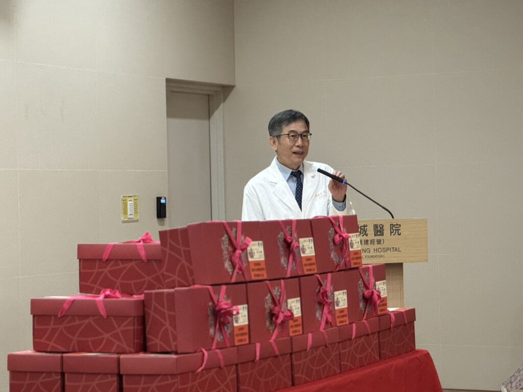 中秋送愛到土城醫院  三鶯義刑顧問團長黃永騰慨捐50萬元禮盒慰勞醫護 14 %E4%BA%8C 27
