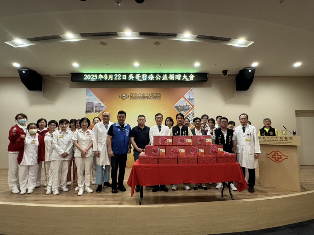 中秋送愛到土城醫院  三鶯義刑顧問團長黃永騰慨捐50萬元禮盒慰勞醫護 16 %E5%9B%9B 13