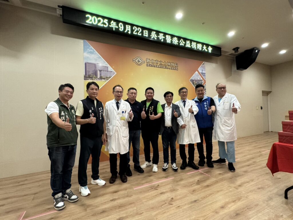 中秋送愛到土城醫院  三鶯義刑顧問團長黃永騰慨捐50萬元禮盒慰勞醫護 17 %E4%BA%94 4