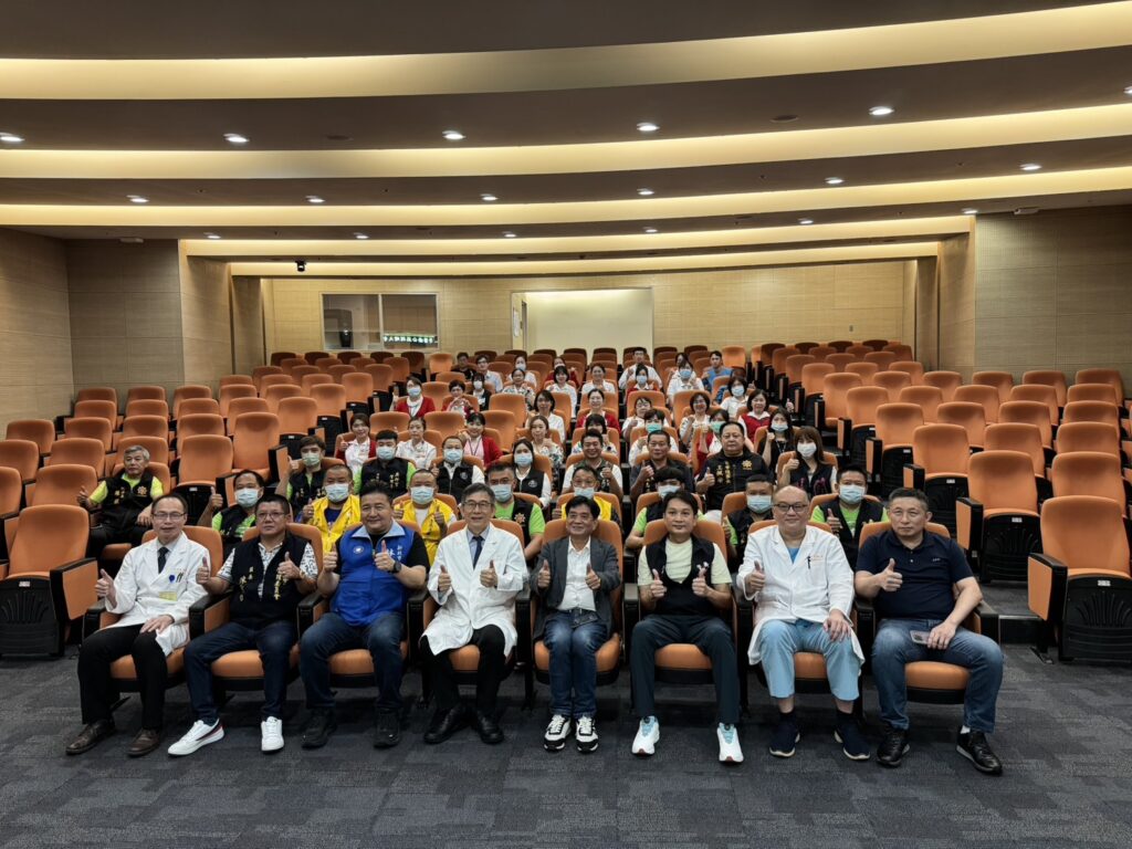 中秋送愛到土城醫院  三鶯義刑顧問團長黃永騰慨捐50萬元禮盒慰勞醫護 18 %E5%85%AD 3