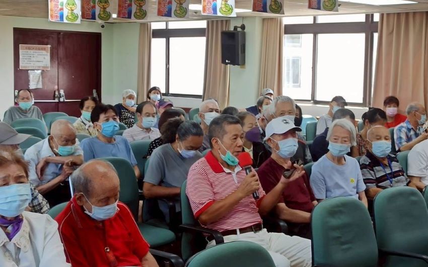 與民有約座談發言踴躍 酆世俊傾聽民意逐項解決 2 《圖說》八德榮家辦理主任與民有約座談會,住民長輩踴躍發表建言。〈八德榮家提供〉