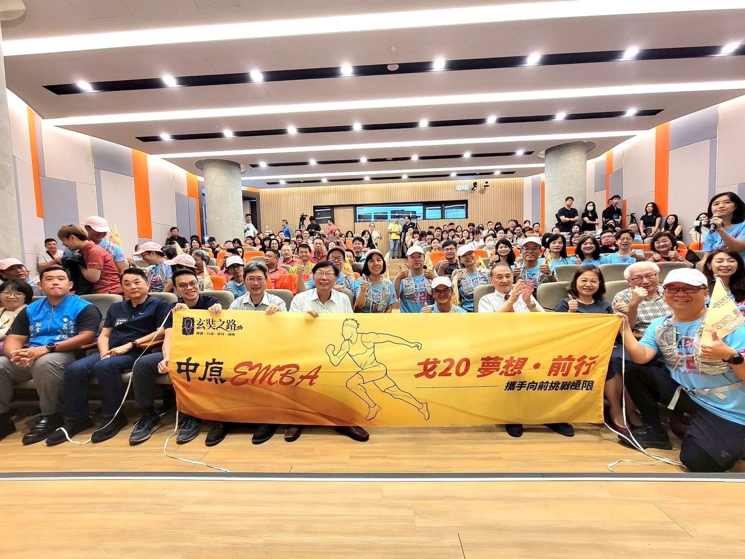 夢想前行！中原大學EMBA勇闖戈壁挑戰賽 - 臺灣郵報