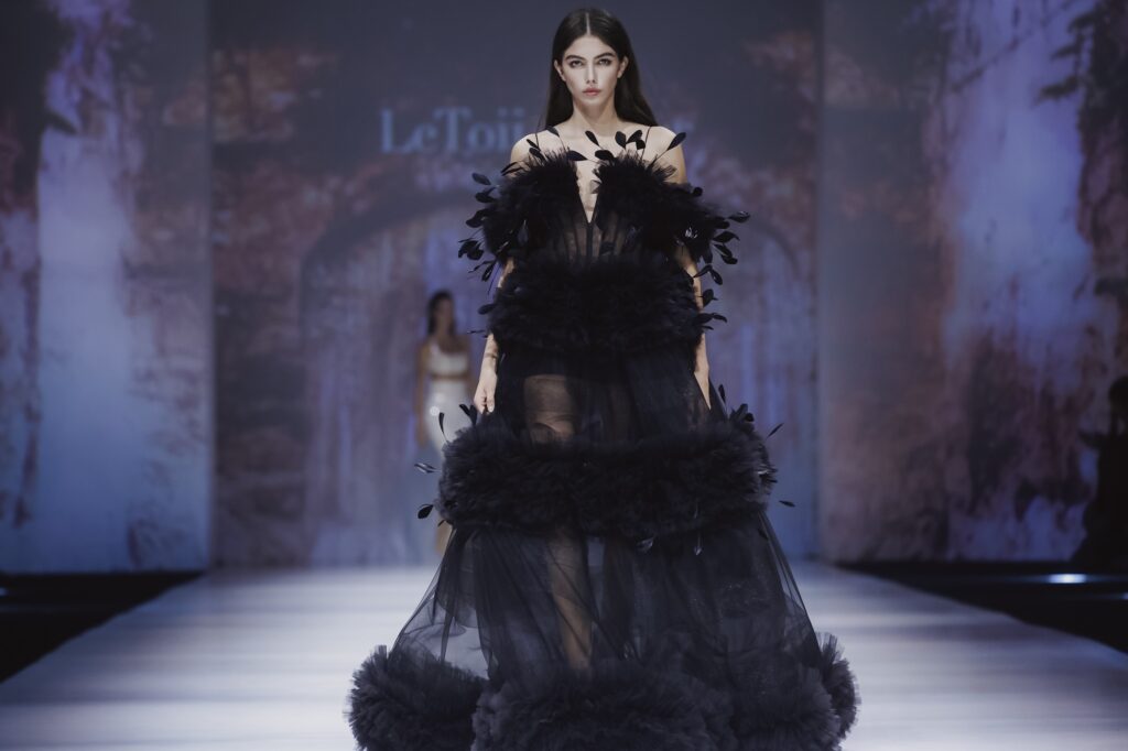 迪麗熱巴再度驚豔演繹 LETOII ATELIER高級訂製系列 - 臺灣郵報