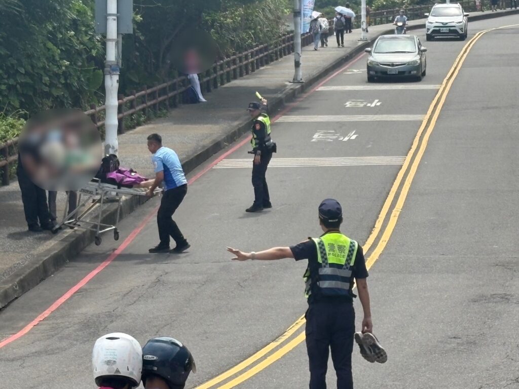 健走活動婦人身體不適  警即時協助醫救護 - 臺灣郵報