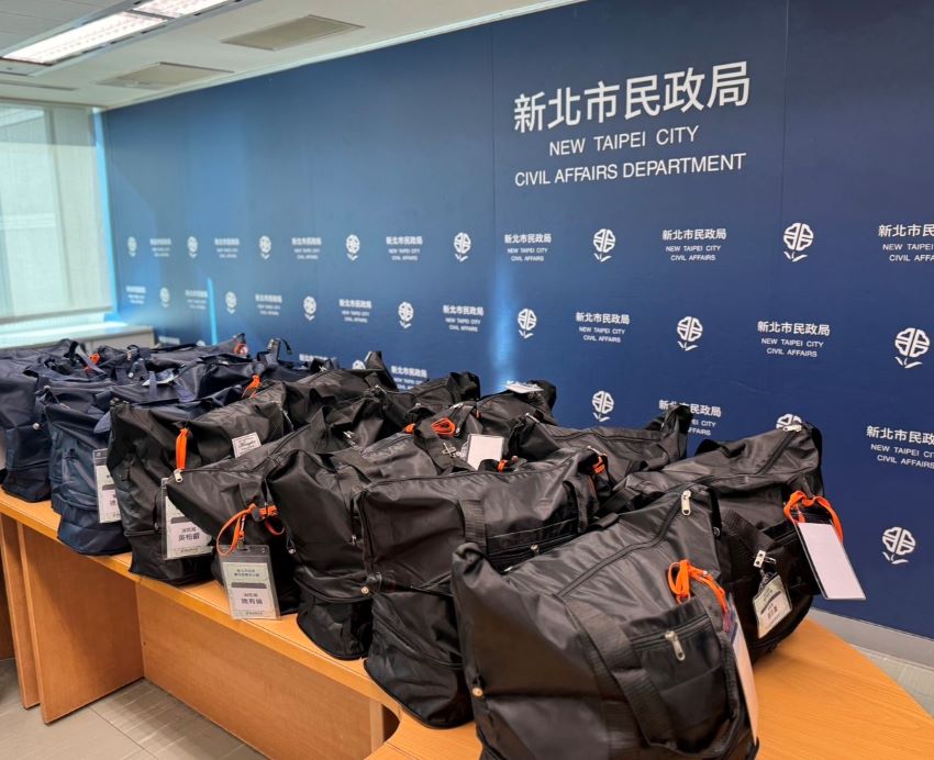 《圖說》新北市政府民政局統籌為替代役男準備救災配備包。〈民政局提供〉
