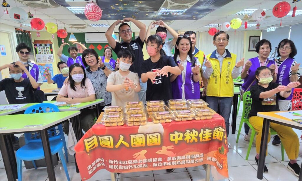 竹市社團秋節關懷送暖  4000顆自製鳳梨酥分送獨老弱勢團體