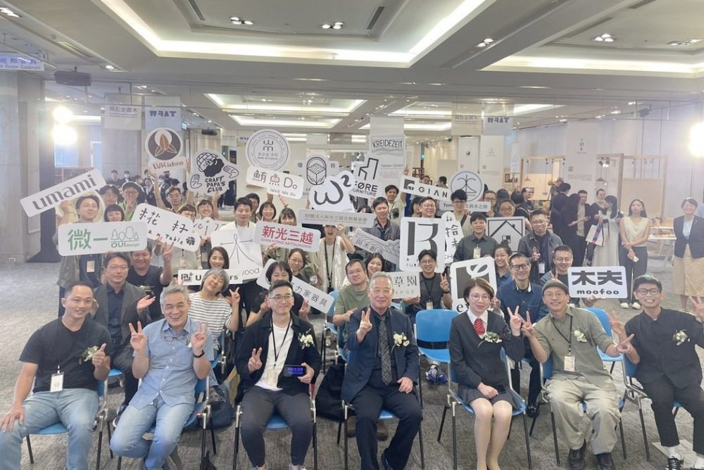 2025 木質生活展登場 三種視角走入木作的生成現場 2 圖▲北中南超過20家木工坊齊聚大合照。