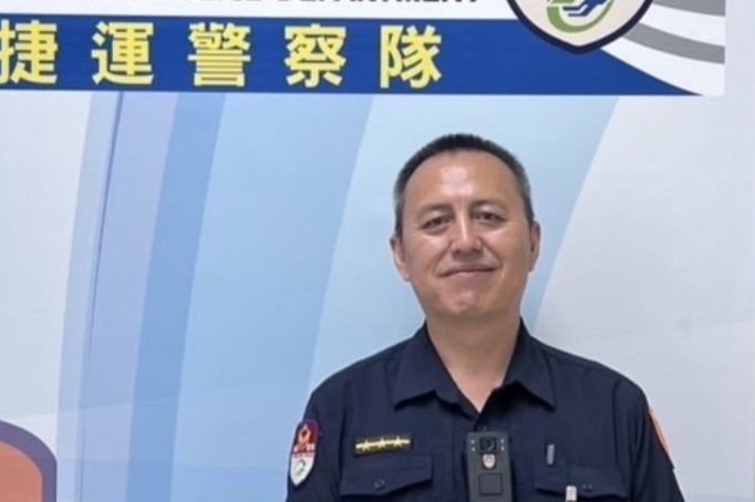 泰籍旅客誤將手機當垃圾丟  捷警運用翻譯軟體細查動線助尋回