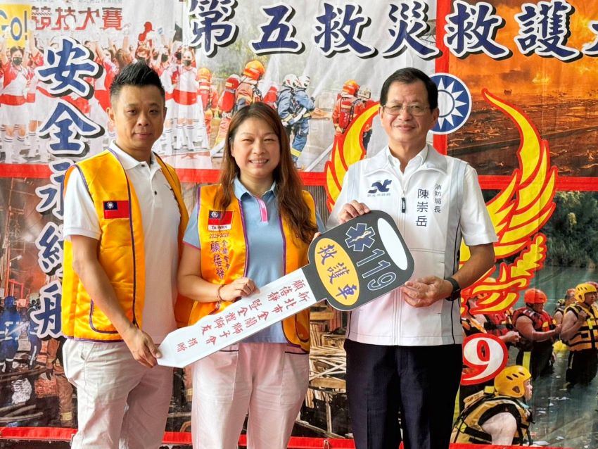 造福鄉民永續守護    顧蓓靜攜手獅子會贈新北消高頂救護車