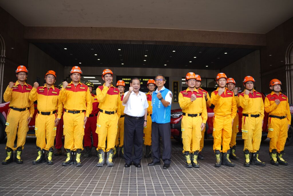 整備20輛機具器材、18名人力  竹縣第二梯次援花搜救隊出發！