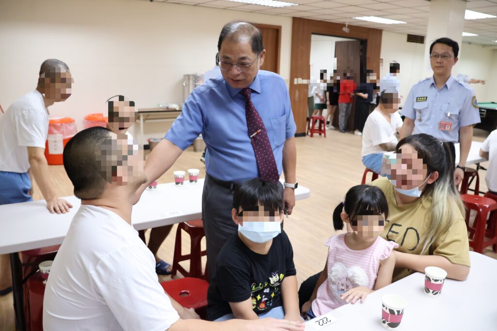 新竹監獄秋節懇親面對面  400收容人親情流露享天倫